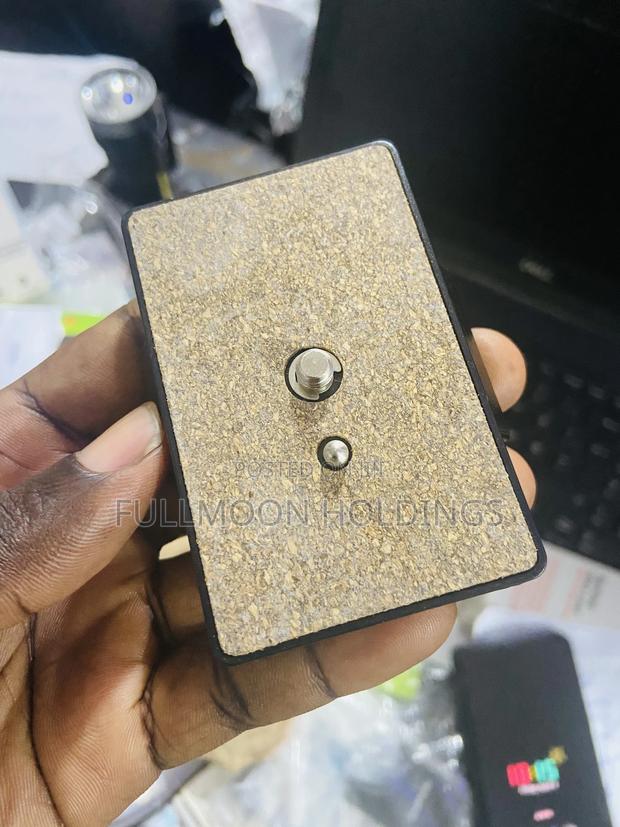 VCT 880 Tripod Head Mount Quick Release · Photo 4