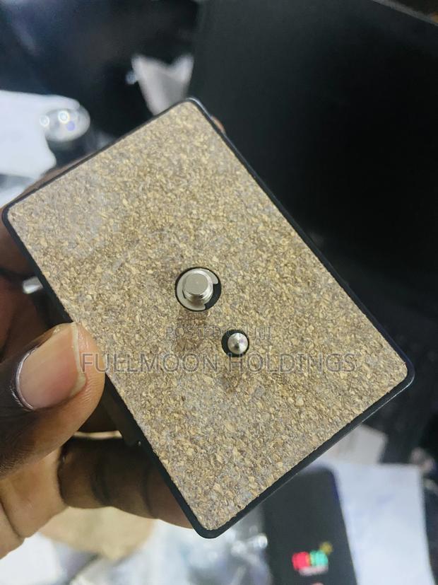 VCT 880 Tripod Head Mount Quick Release · Photo 2
