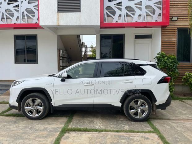 Rent Toyota Rav4 Hybrid