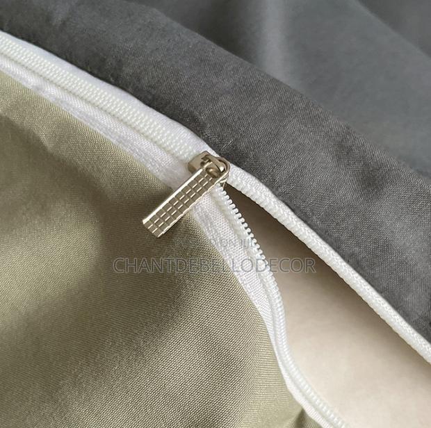 King Size 1 Duvet, 1 Duvet Cover, 1 Bedsheet, 4 Pillowcases · Photo 2