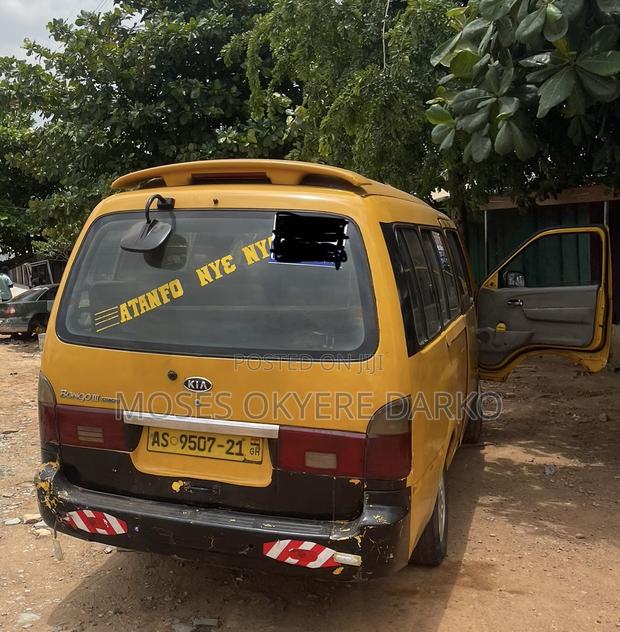 Kia Pregio 2006 Yellow · Photo 2