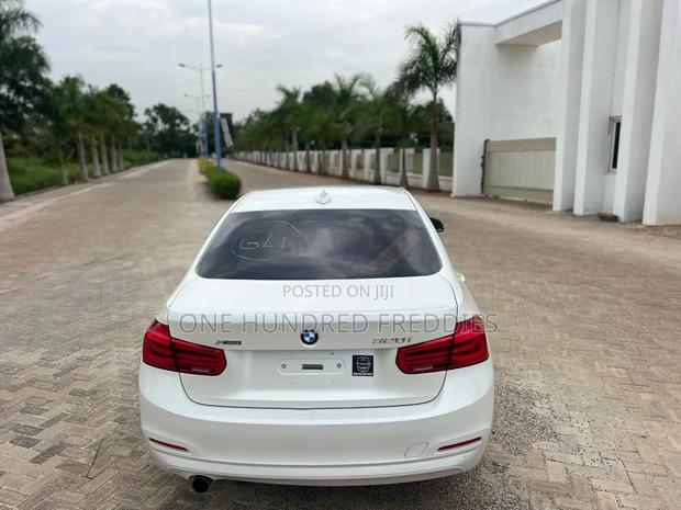 BMW 320i Sedan RWD 2017 White