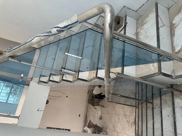 Stainless and Glass Balustrade Design · Photo 1
