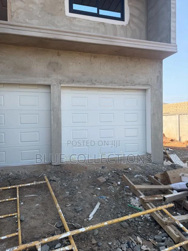 Garage Doors With Motor and Remote · Photo 1
