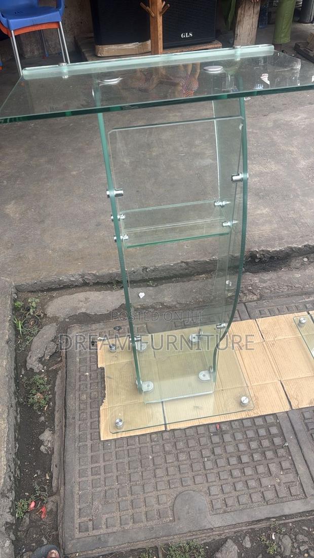 Local Glass Pulpit · Photo 1