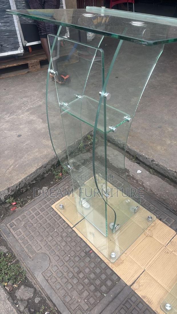 Local Glass Pulpit · Photo 3