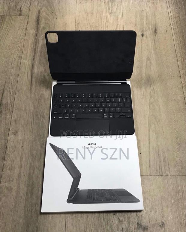 Magic Keyboard 11 Inch · Photo 2