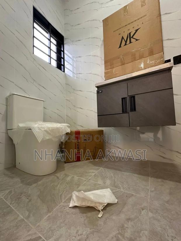 4bdrm House in Community 12, Tema Metropolitan for rent · Photo 2