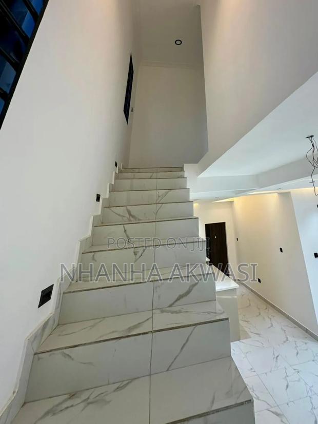 4bdrm House in Community 12, Tema Metropolitan for rent · Photo 3