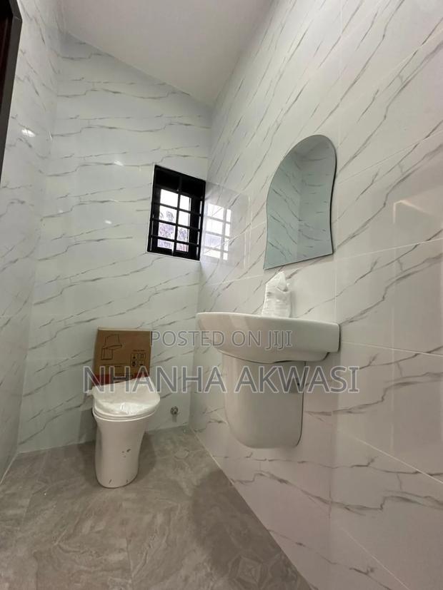 4bdrm House in Community 12, Tema Metropolitan for rent · Photo 5