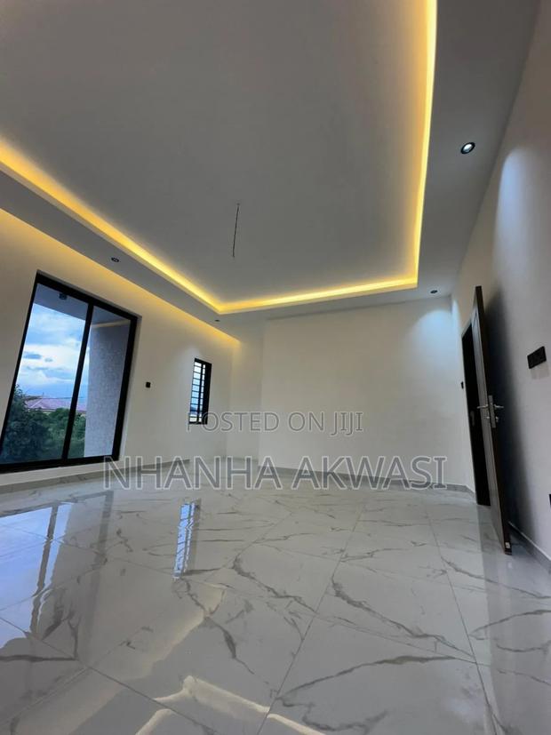 4bdrm House in Community 12, Tema Metropolitan for rent · Photo 6
