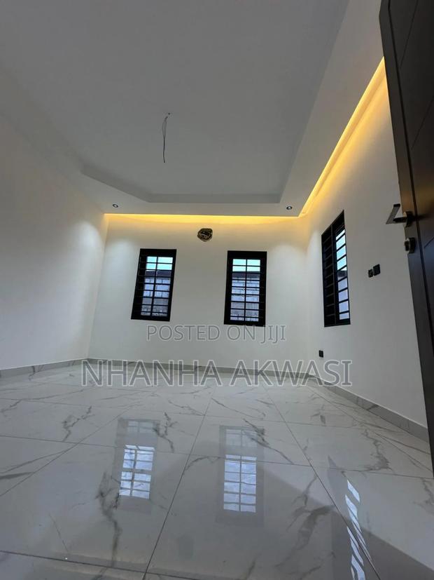 4bdrm House in Community 12, Tema Metropolitan for rent · Photo 7