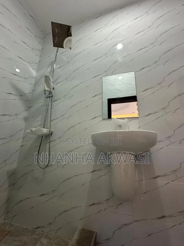 4bdrm House in Community 12, Tema Metropolitan for rent · Photo 8