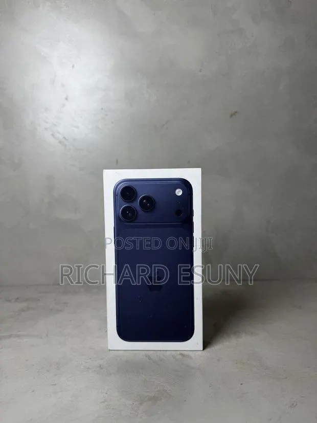 New Apple iPhone 16 Pro Max 1 TB Gray · Photo 1