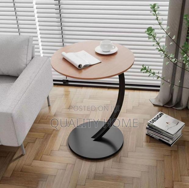 Side Table · Photo 1