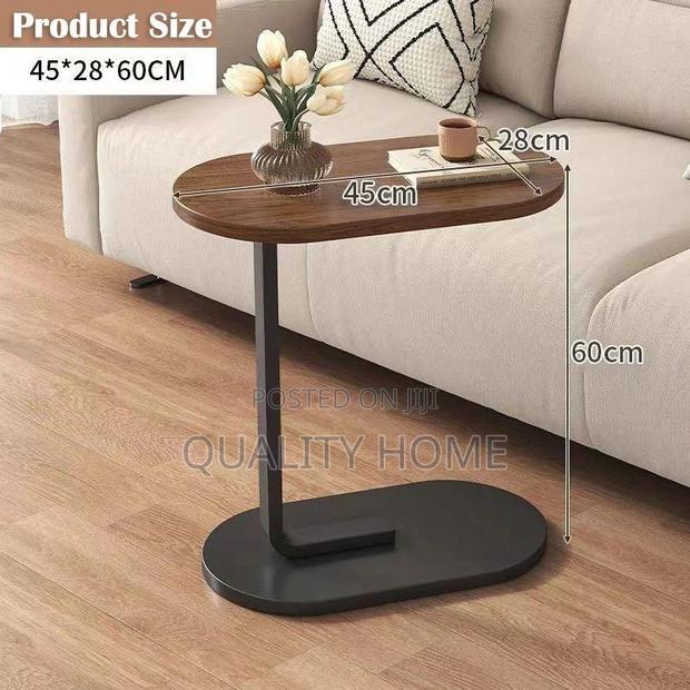 Side Table · Photo 1