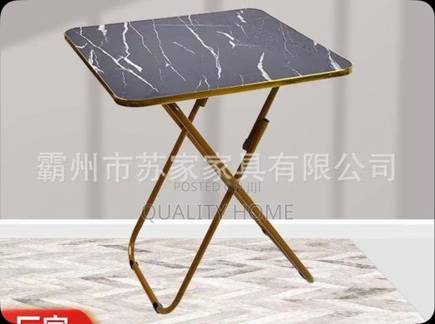 Foldable Table · Photo 1