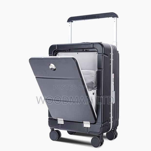 Luxurious Travel Bag With Usb Port · Photo 2