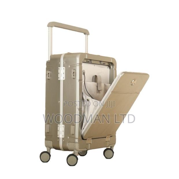 Luxurious Travel Bag With Usb Port · Photo 5