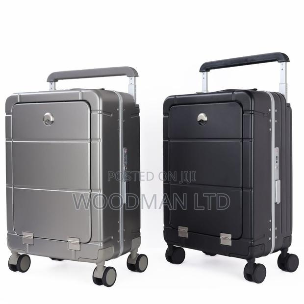 Luxurious Travel Bag With Usb Port · Photo 1