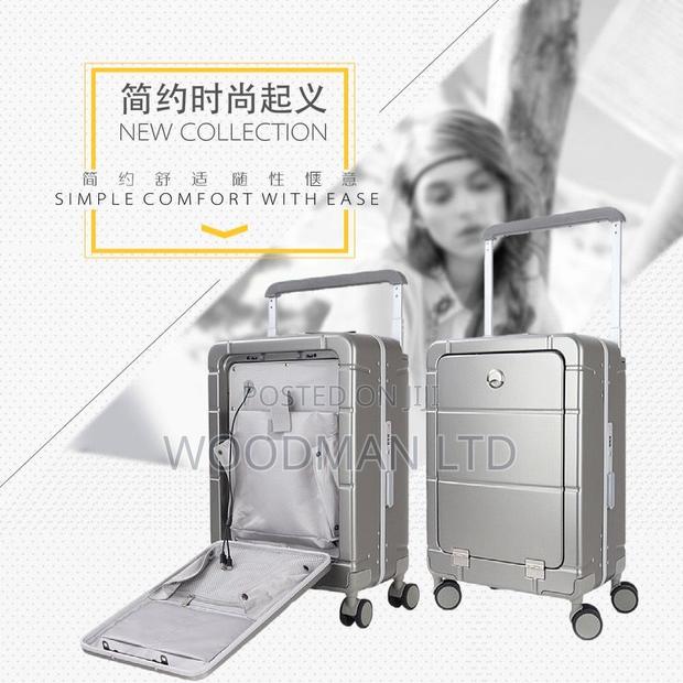 Luxurious Travel Bag With Usb Port · Photo 4