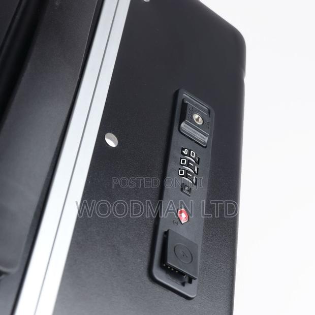 Luxurious Travel Bag With Usb Port · Photo 6