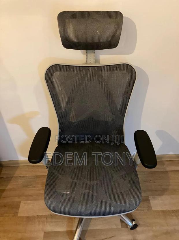Executive Office Chair · Photo 4
