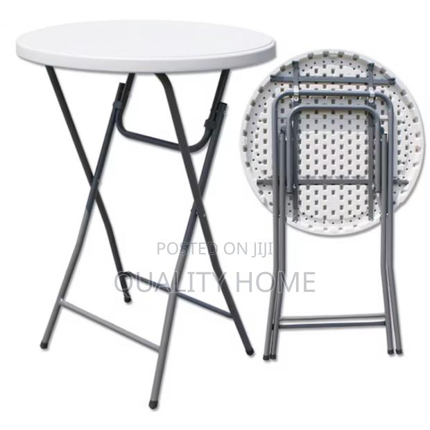 Cocktail Table · Photo 1