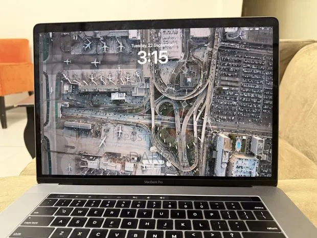 Laptop Apple MacBook Pro 2018 16GB Intel Core i9 SSD 1T · Photo 1