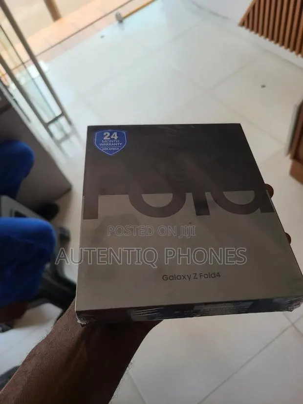 New Samsung Galaxy Z Fold4 256 GB Black · Photo 1