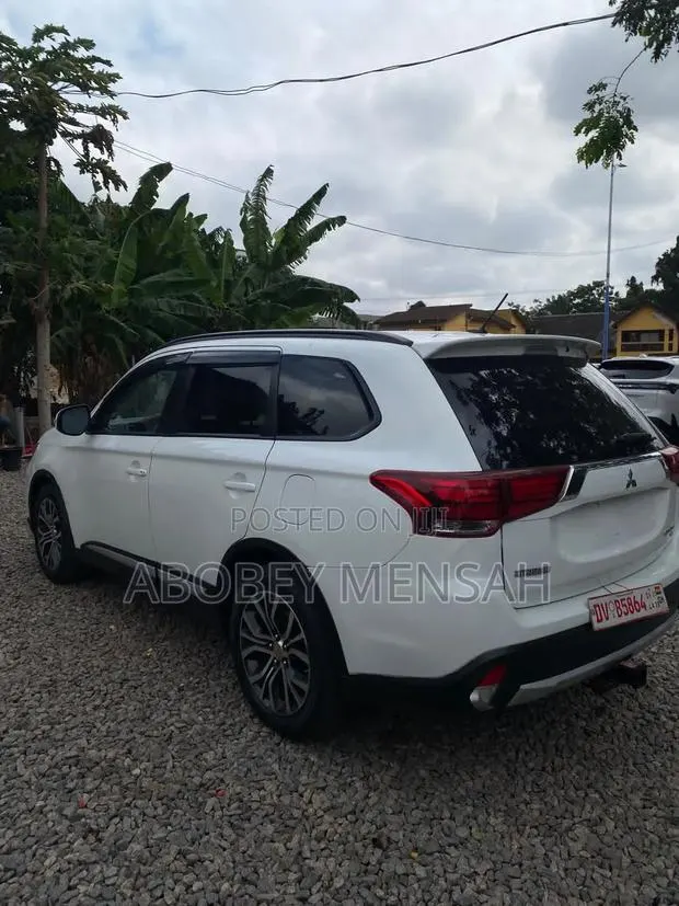 Mitsubishi Outlander SEL AWC 2016 White · Photo 1
