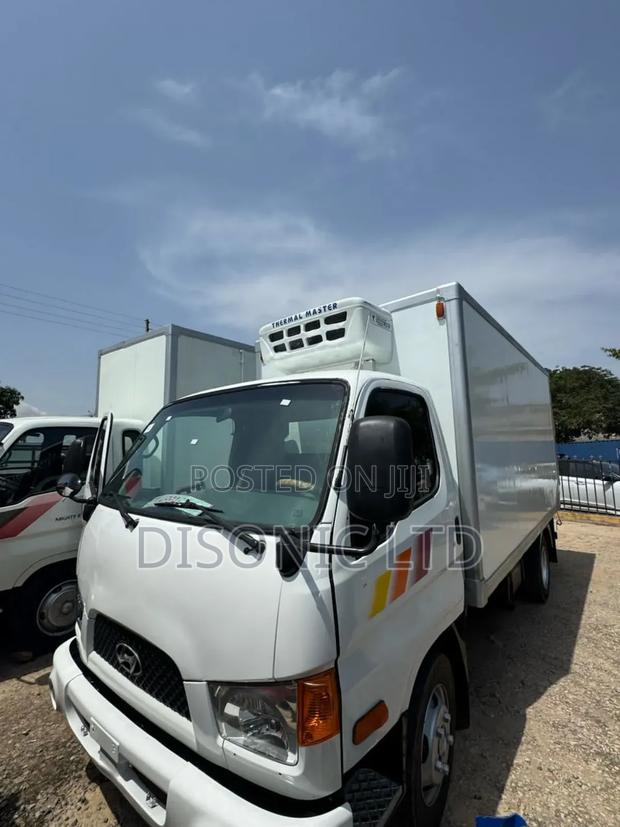 Hyundai Avante 2015 White · Photo 2