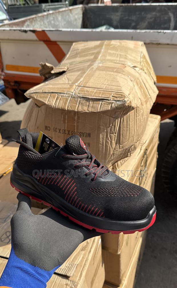 Sneaker Safety Boot · Photo 3