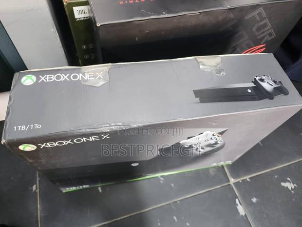Microsoft Xbox One X 1tb/ 1to · Photo 1