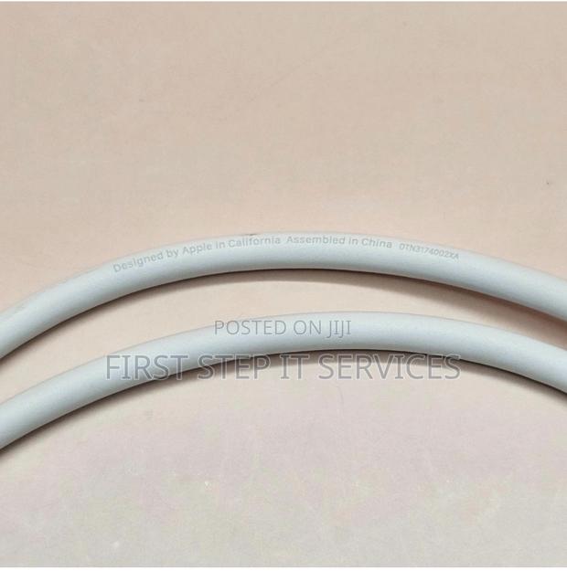 Oem Thunderbolt 3 (Usb-C) Cable · Photo 2