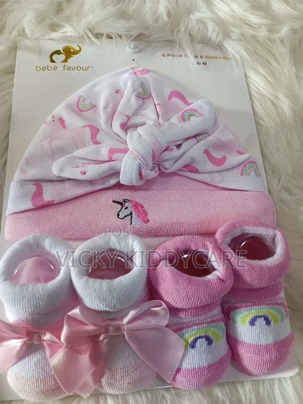 2 Hat With 2 Socks Shoes for Girls · Photo 1