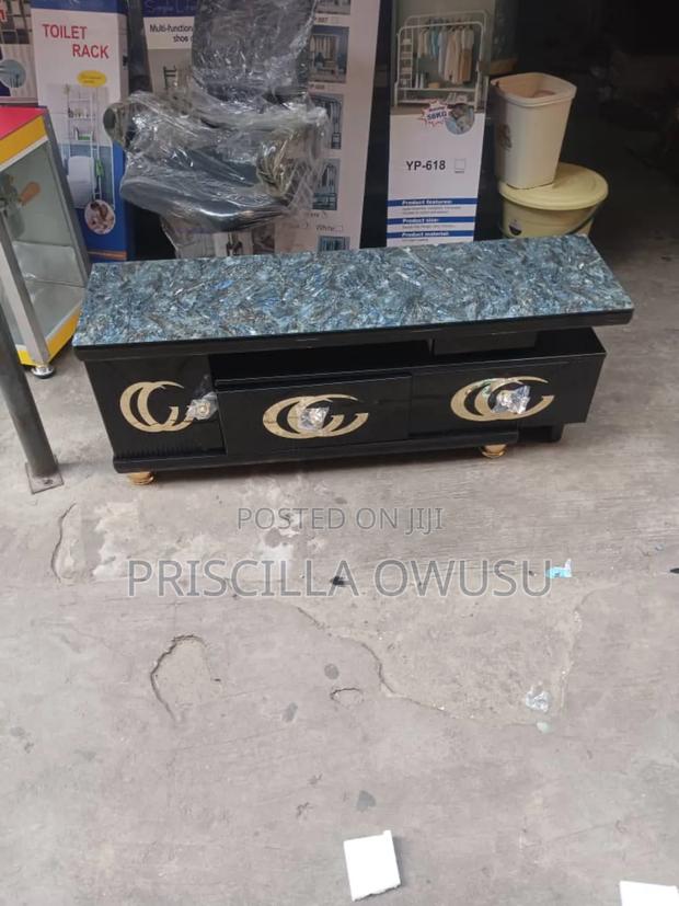 Quality Tv Stand Available · Photo 3