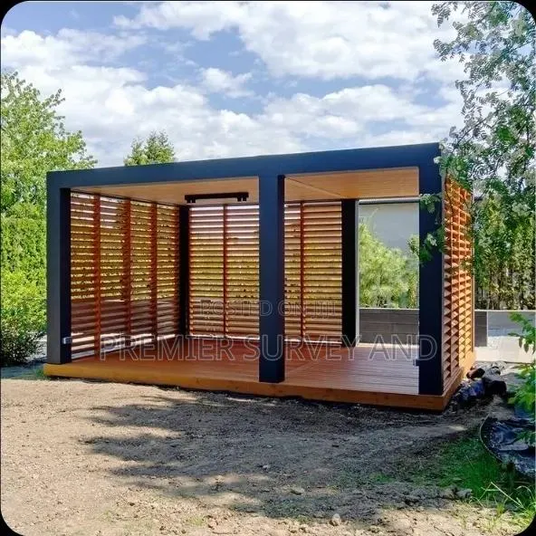 Garden Pergola With Modern Finishing · Photo 1
