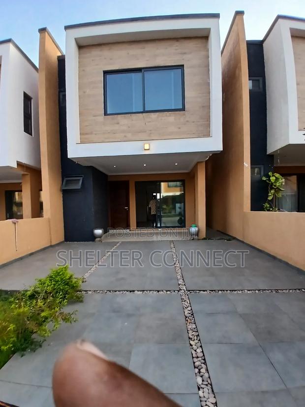 3bdrm Duplex in Oyarifa for rent · Photo 2