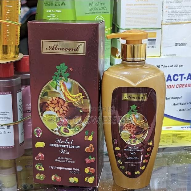 Almond Herbal Super Whitening Lotion · Photo 1