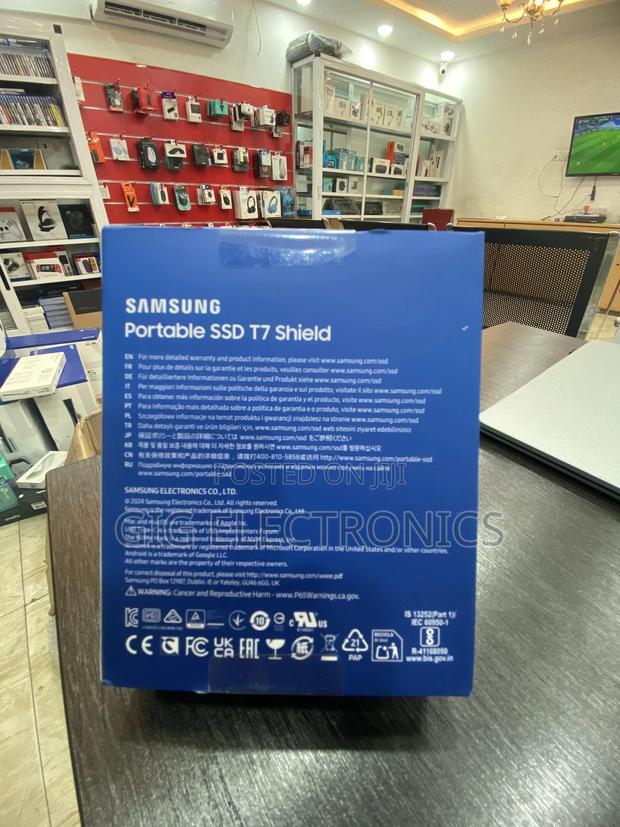 Samsung T7 Shield Portable External SSD 2tb - Blue · Photo 3
