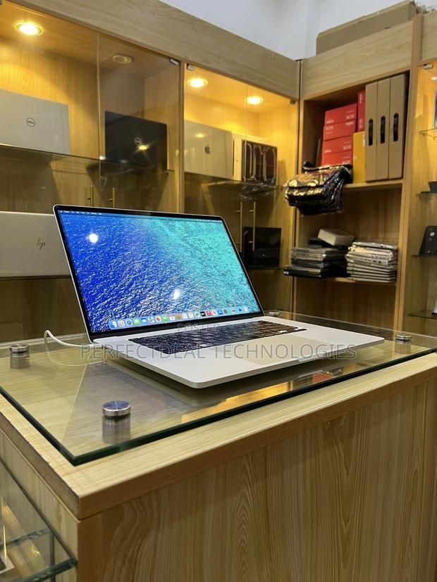 New Laptop Apple MacBook Pro 2019 16GB Intel Core i9 SSD 512GB · Photo 2