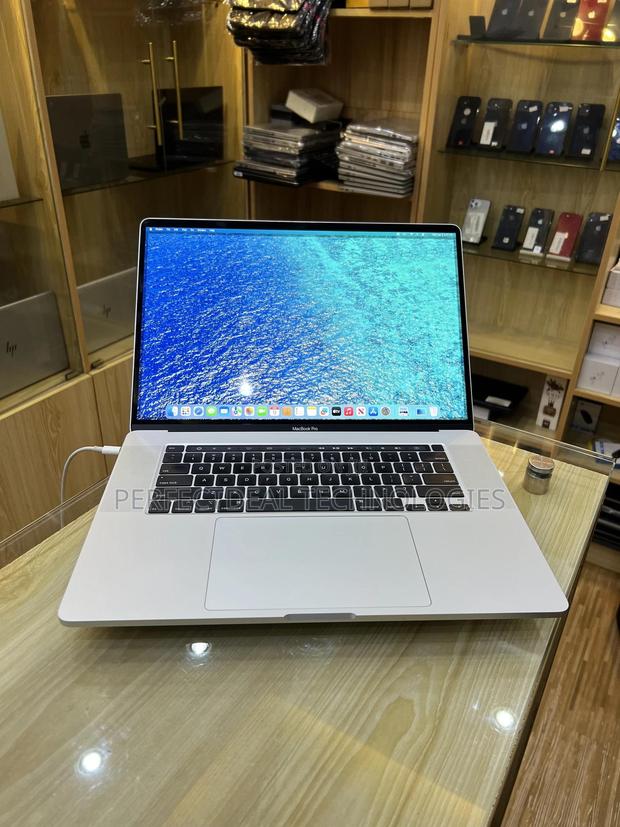 New Laptop Apple MacBook Pro 2019 16GB Intel Core i9 SSD 512GB · Photo 4