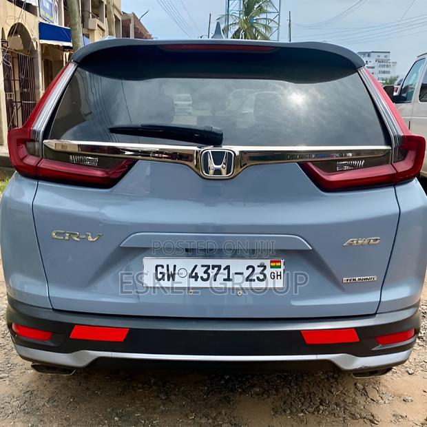 Honda Cr-v Full Option Comes With a Driver · Photo 3