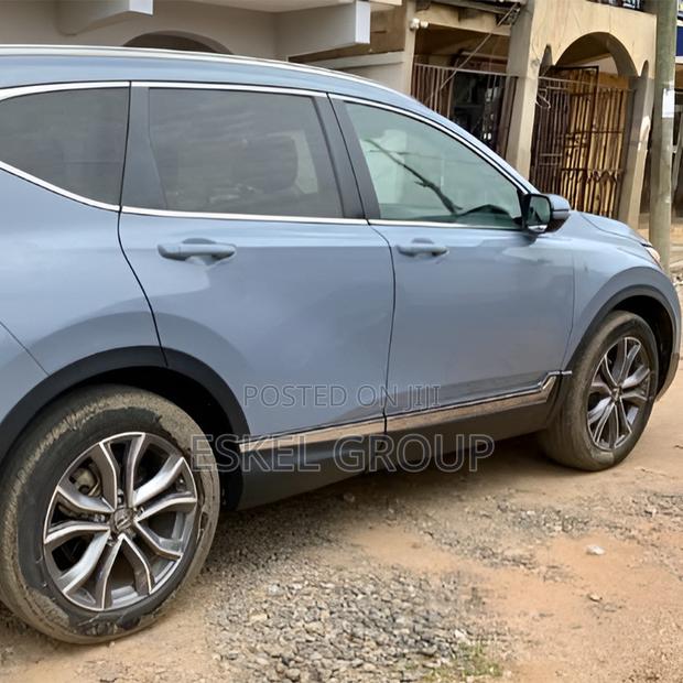 Honda Cr-v Full Option Comes With a Driver · Photo 5