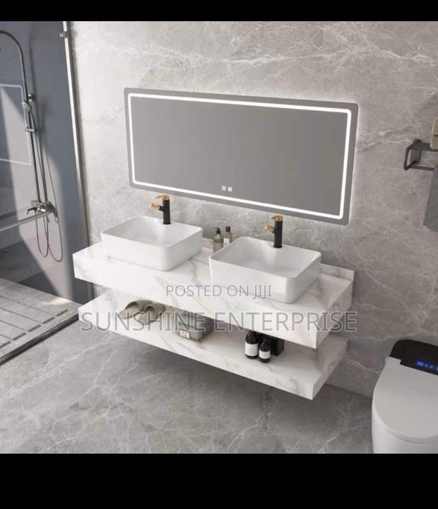 Double Cabinet Basin · Photo 1