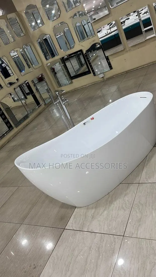 Heavy Bath Tub With Tap · Photo 1