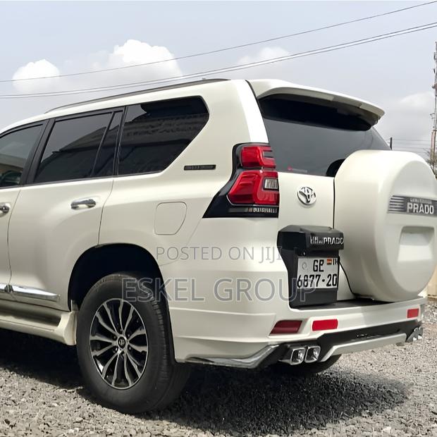 Prado for Rent Come With a Driver · Photo 5