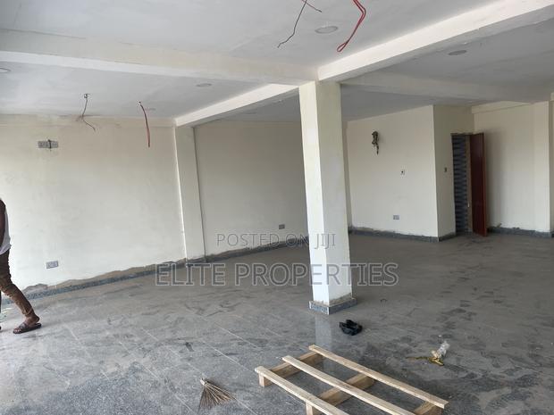Roadside Shops for Rent in Comm_25 Tema · Photo 4