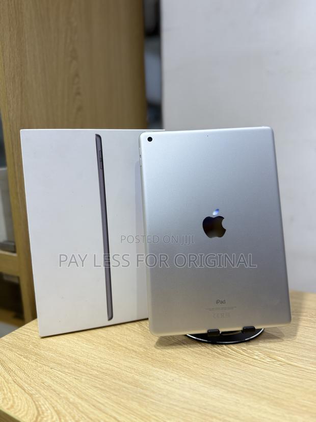 Apple iPad 10.2 (2021) 64 GB Silver · Photo 1